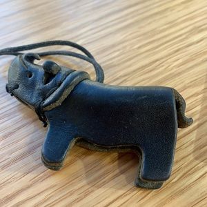 🦋2 for $10🦋 leather white Rhino key chain